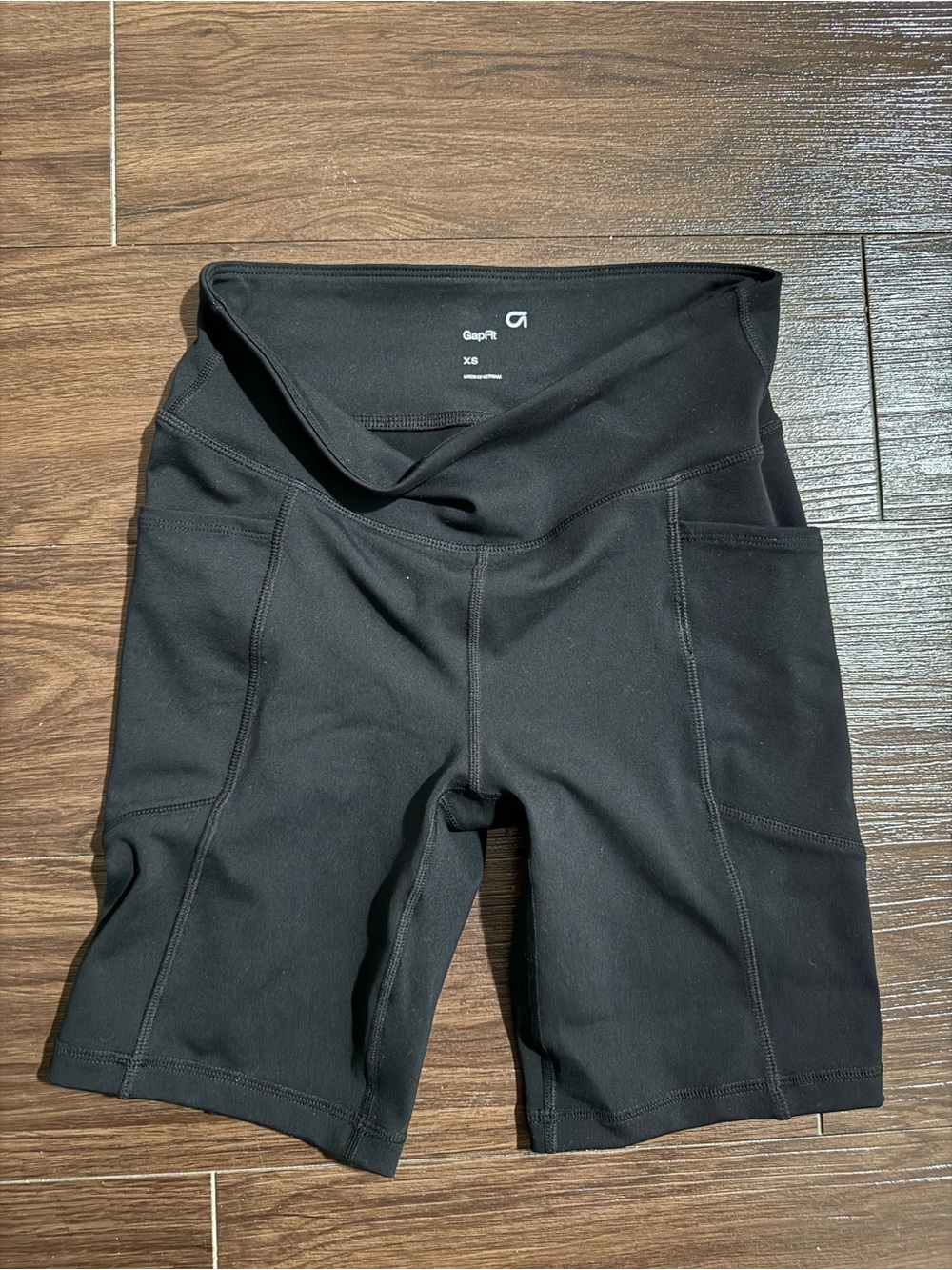 GAP Black High-Waist Bike Shorts with Side Pockets